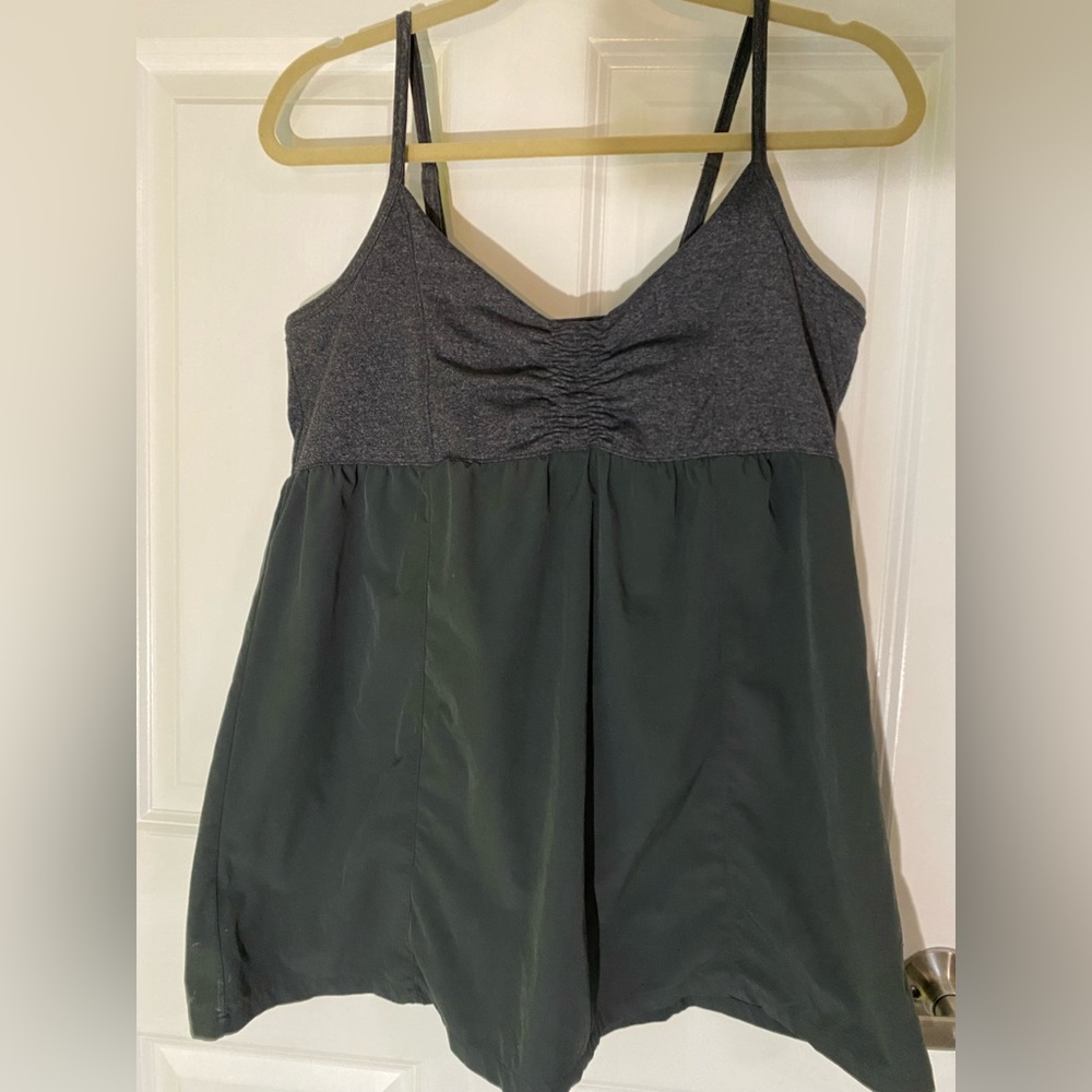 Athleta Bestie babydoll tank w/built in shelf bra